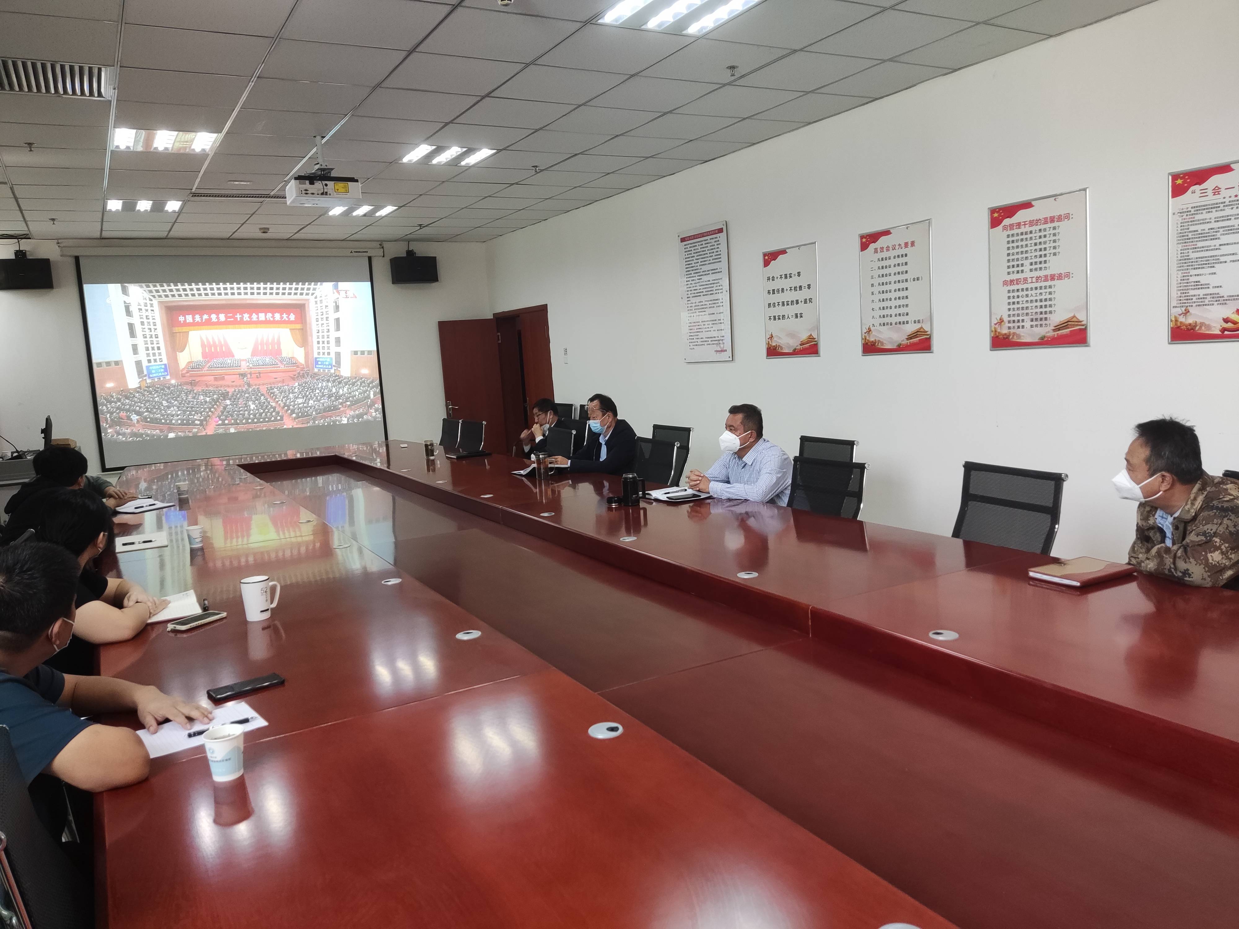 PP电子游戏网站师生热切关注党的二十大开幕盛况 热议大会报告